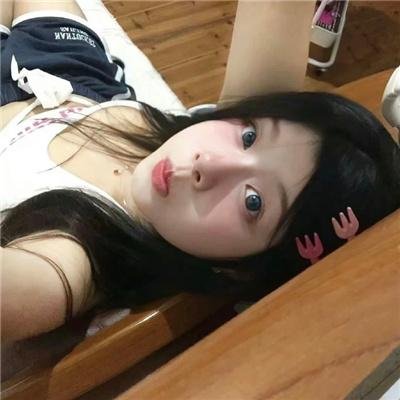 黑暗中的两个人